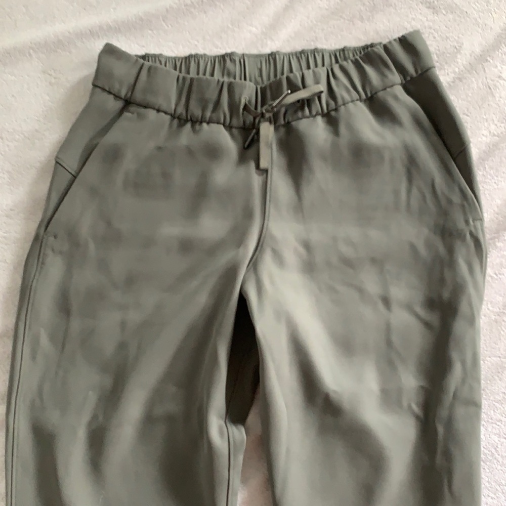 Lululemon on the fly woven crop light green